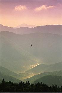 颂缪尔：高脊山脉,大自然的壮丽奇观与地质奥秘